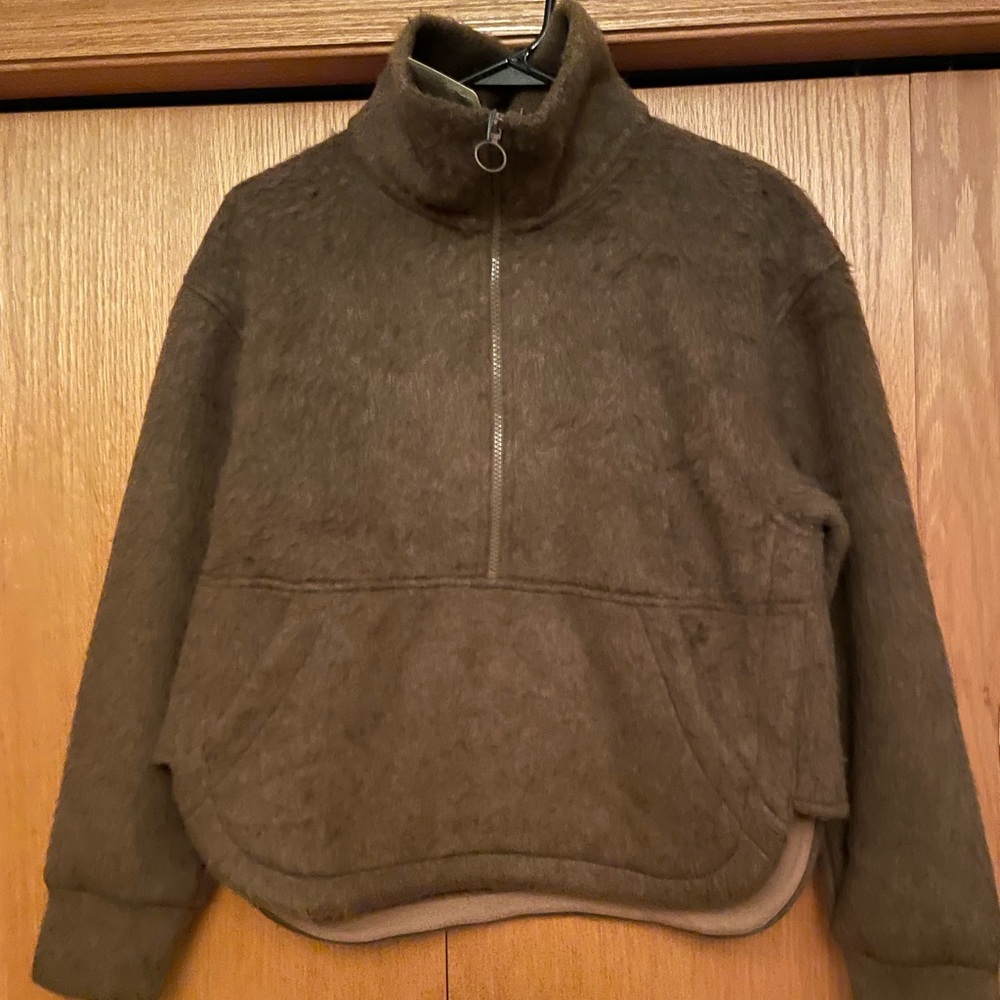 NWT cozy, soft 1/2 zip crop sweater with kangaroo pocket by Alpine Design